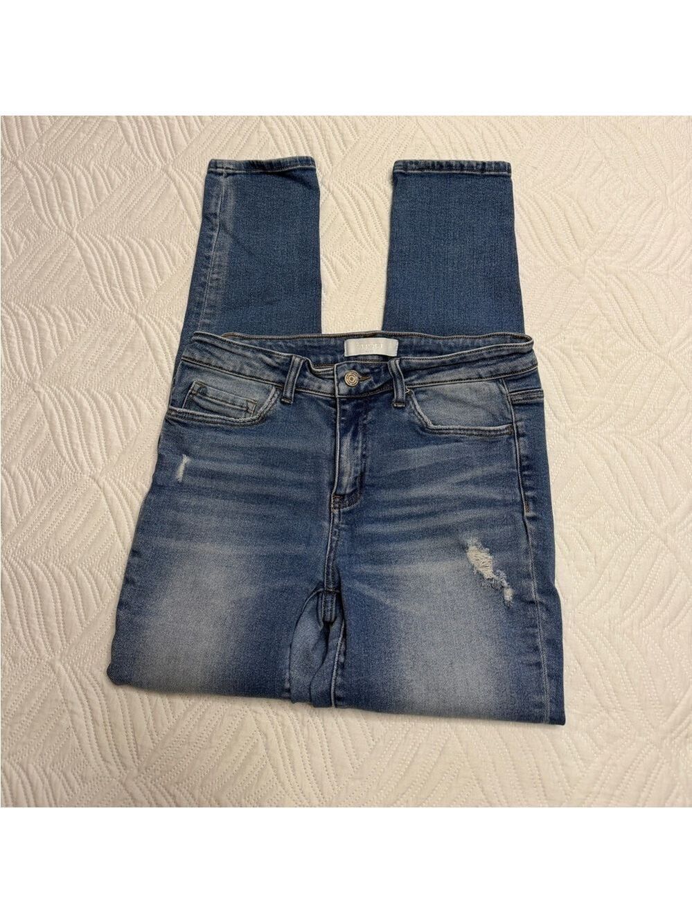 Vervet Women’s Blue Denim Distressed Stretch Skinny Jeans. Size 30